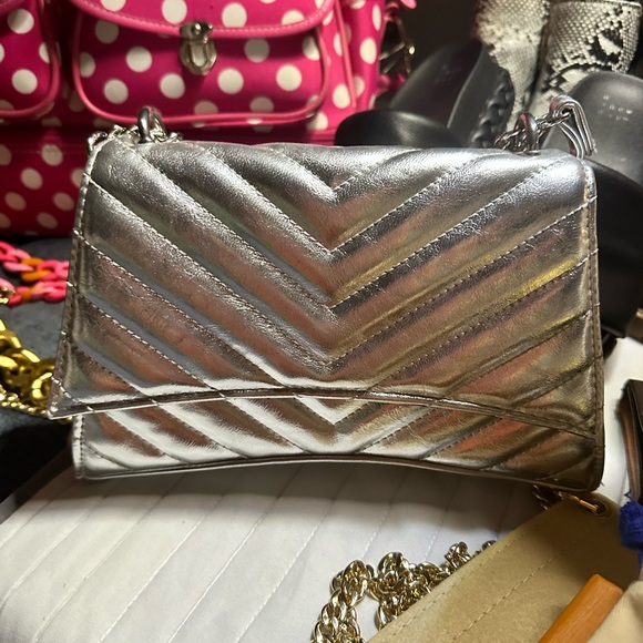 NWOT $25 SILVER HANDBAG & crossbody - Picture 2 of 4